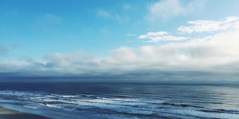 娱乐头条：怀旧经济席卷娱乐圈，经典IP重启与老歌翻红背后的情怀营销密码