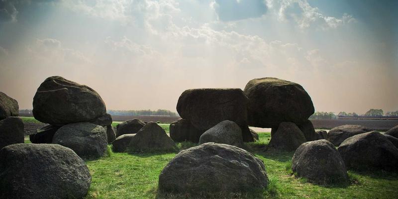 新歌推荐 vs 泛娱乐资讯：在信息洪流中如何精准捕获优质音乐分享？