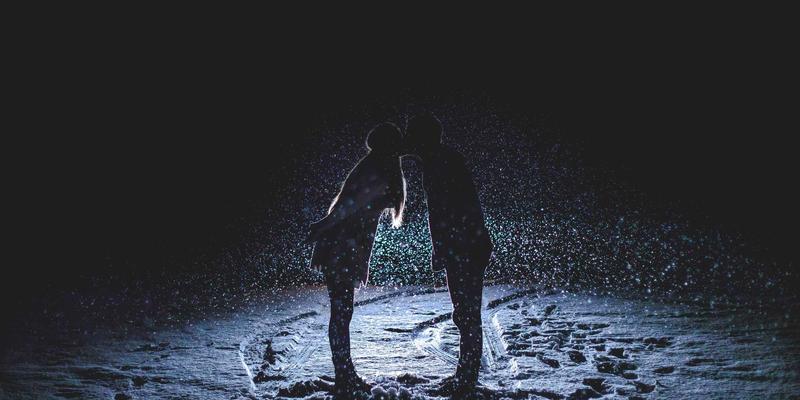 音乐流媒体时代：从私人歌单到社交分享，如何重塑娱乐头条？